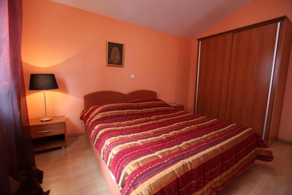 Apartments Salona Trogir Exterior foto